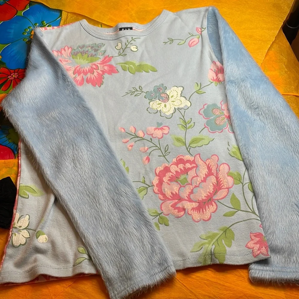 Gap T-shirt with fun fur